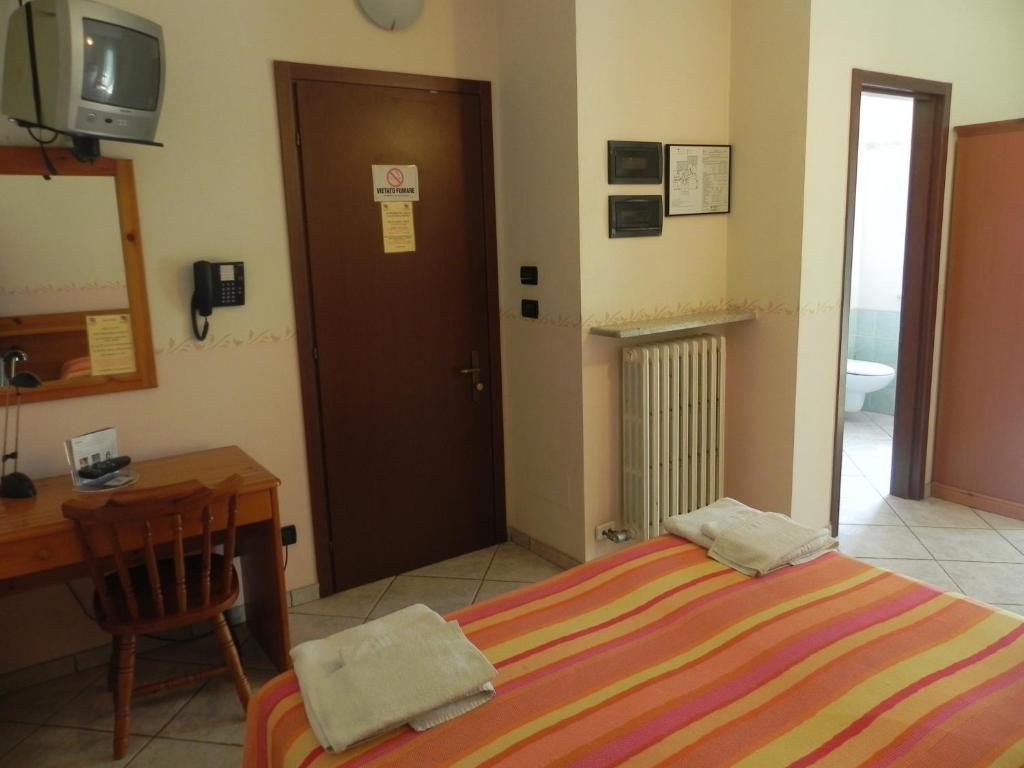 Hotel Ristorante Belsito Borgo San Dalmazzo Habitación foto